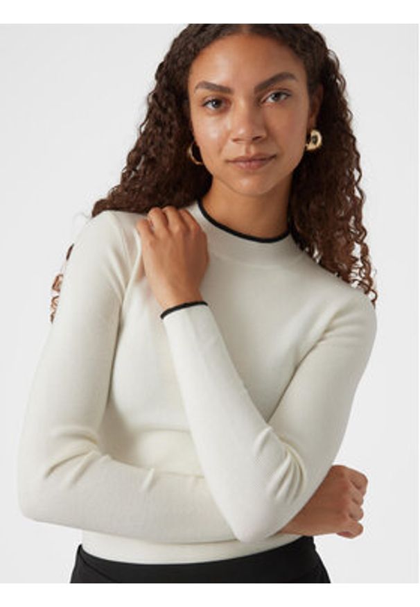 Vero Moda Sweter Flouncy 10299604 Écru Slim Fit. Materiał: syntetyk