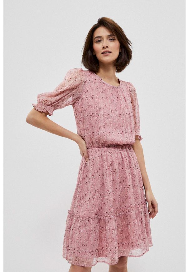 MOODO - Sukienka z falbaną. Okazja: na co dzień. Materiał: poliester, guma. Wzór: kwiaty. Typ sukienki: trapezowe. Styl: boho, casual
