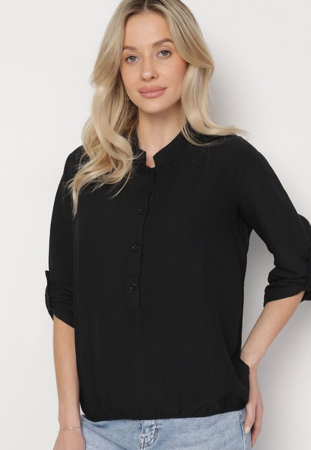 Born2be - Czarna Koszula z Podwijanymi Rękawami Ilanielis. Okazja: na co dzień. Kolor: czarny. Materiał: jeans. Styl: elegancki, casual
