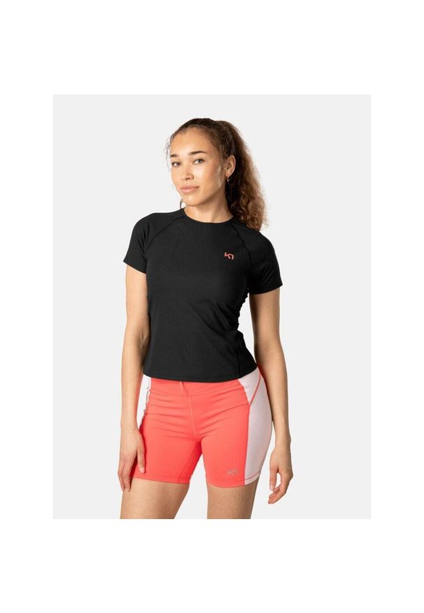 KARI TRAA - Koszulka Kari Traa Linnea. Typ kołnierza: dekolt w karo. Kolor: czarny. Materiał: elastan. Sport: fitness