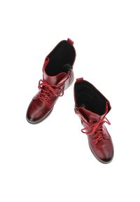 Czerwone Botki Maciejka Damskie Modne Obuwie. Kolor: czerwony. Materiał: skóra, materiał. Szerokość cholewki: normalna. Styl: elegancki #3