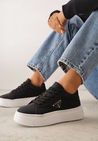 Renee - Czarne Chunky Sneakersy VICES na Platformie z Ozdobą w Kształcie Gwiazdki Anatale. Okazja: na co dzień. Kolor: czarny. Wzór: aplikacja. Obcas: na platformie #1
