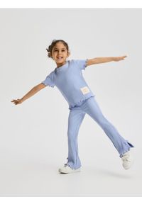 Reserved - Prążkowany komplet z naszywką - lawendowy. Kolor: fioletowy. Materiał: prążkowany. Wzór: aplikacja #1