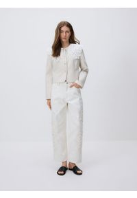 Reserved - Marynarka z koronkowym kołnierzykiem - beżowy. Kolor: beżowy. Materiał: koronka. Wzór: gładki. Styl: klasyczny #1