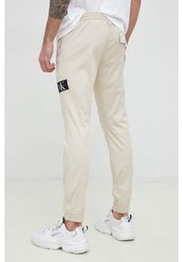 Calvin Klein Jeans spodnie męskie kolor beżowy. Kolor: beżowy. Materiał: tkanina, bawełna. Wzór: aplikacja #3