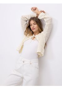 Reserved - Ażurowy kardigan - kremowy. Kolor: kremowy. Materiał: dzianina, bawełna. Wzór: ażurowy #1