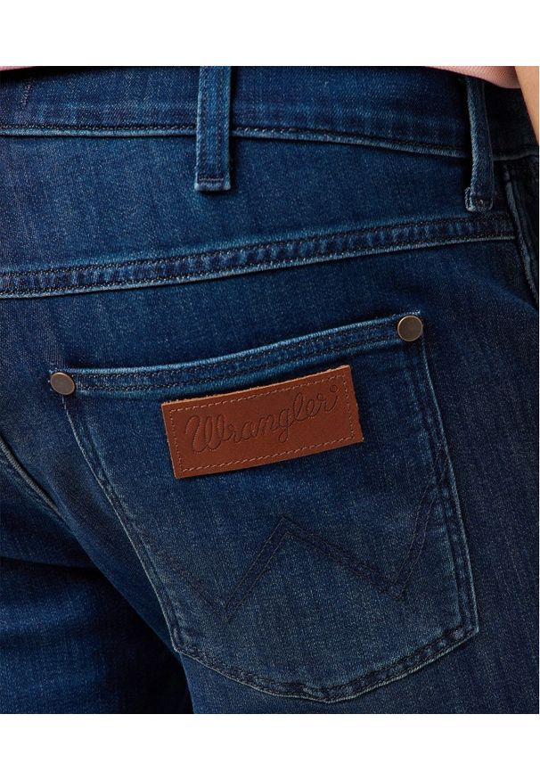 Wrangler - MESKIE SPODNIE WRANGLER GREENSBORO METRO RETRO 112362447. Styl: retro