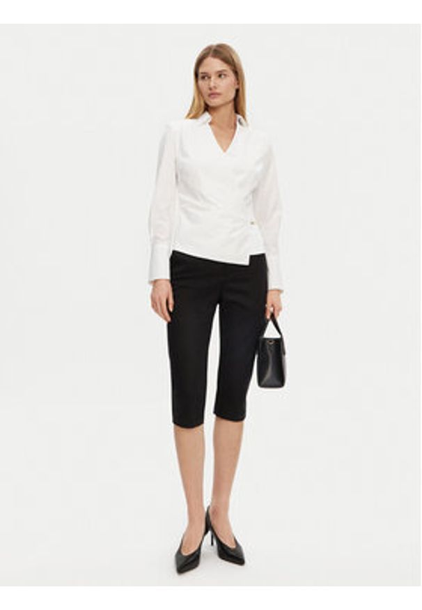 Guess Spodnie materiałowe W5GB52 WGXM2 Czarny Regular Fit. Kolor: czarny. Materiał: lyocell