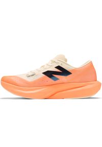 Buty męskie New Balance FuelCell Rebel v4 MFCXCO4 – pomarańczowe. Okazja: na co dzień. Kolor: pomarańczowy. Materiał: materiał, syntetyk, guma. Szerokość cholewki: normalna. Sport: fitness, bieganie #4