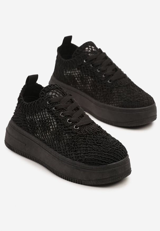 Renee - Czarne Sneakersy na Platformie z Ażurowym Wykończeniem Isdisane. Okazja: na co dzień. Zapięcie: sznurówki. Kolor: czarny. Materiał: jeans, dzianina. Wzór: ażurowy. Obcas: na platformie