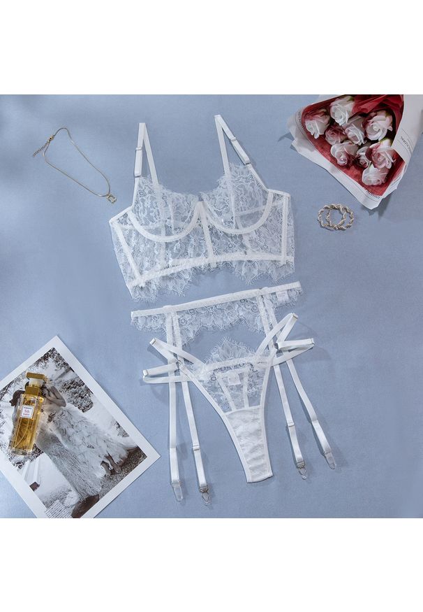 Intica - Koronkowy komplet bielizny z regulowanymi paskami na romantyczne wieczory Yulya. Kolor: biały. Materiał: koronka. Wzór: paski, koronka