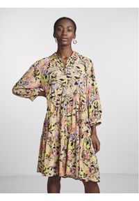 YAS Sukienka codzienna 26029225 Kolorowy Regular Fit. Okazja: na co dzień. Kolor: brązowy. Materiał: wiskoza. Wzór: kolorowy. Typ sukienki: proste. Styl: casual