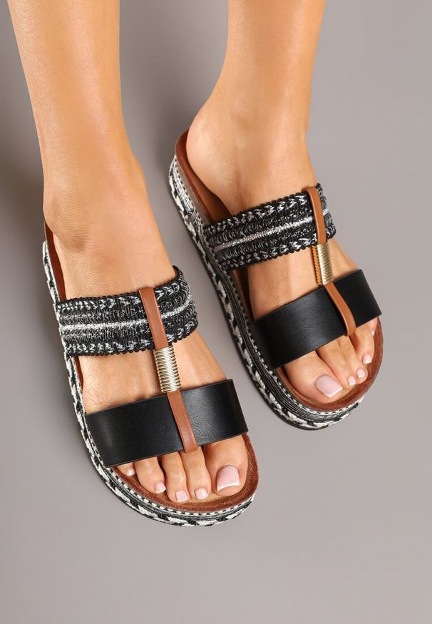 Born2be - Czarne Klapki w Stylu Boho Zdobione Plecionką i Metaliczną Nicią Vileldi. Okazja: na spacer. Kolor: czarny. Materiał: len. Wzór: aplikacja. Styl: boho