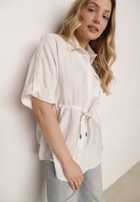 Born2be - Jasnobeżowa Nietoperzowa Koszula Safari z Lnem i Wiskozą ze Ściągaczem w Pasie Mezriss. Okazja: na co dzień, do pracy, na spotkanie biznesowe. Kolor: beżowy. Materiał: wiskoza, len. Styl: casual, biznesowy #7