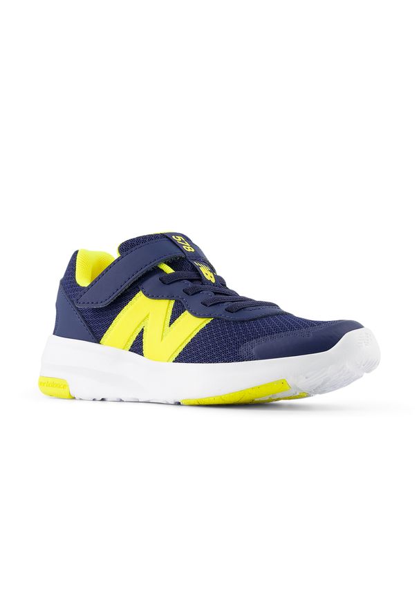 Buty dziecięce New Balance P57851R – granatowe. Kolor: niebieski. Materiał: syntetyk, materiał, guma. Szerokość cholewki: normalna. Sport: bieganie
