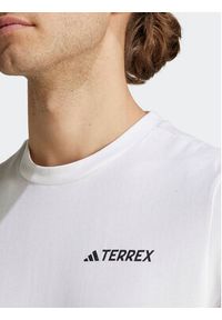 Adidas - adidas T-Shirt IL2648 Biały Regular Fit. Kolor: biały. Materiał: bawełna #4