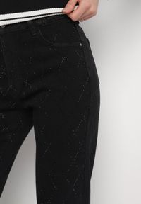 Born2be - Czarne Jeansy z Bawełną o Szerokim Kroju z Wysokim Stanem i Cyrkoniami Worlevia. Okazja: na co dzień. Stan: podwyższony. Kolor: czarny. Styl: elegancki, casual #5
