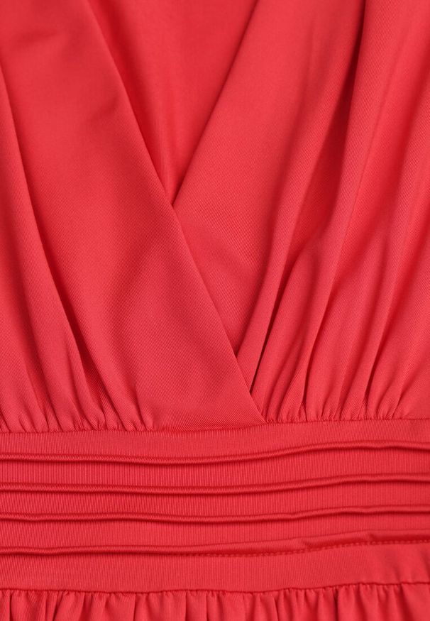 Renee - Czerwona Sukienka z Wiskozą o Rozkloszowanym Kroju Selaitea. Okazja: na randkę. Typ kołnierza: dekolt w serek. Kolor: czerwony. Materiał: wiskoza. Styl: elegancki