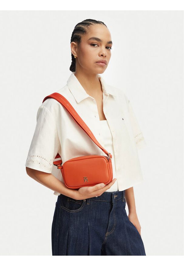 TOMMY HILFIGER - Tommy Hilfiger Torebka Th Logotape Camera Bag AW0AW18741 Pomarańczowy. Kolor: pomarańczowy. Materiał: skórzane
