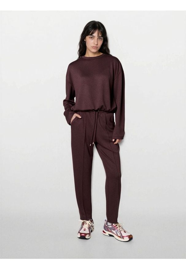 Sinsay - Spodnie cygaretki z dzianiny scuba - brązowy. Kolor: brązowy. Materiał: dzianina
