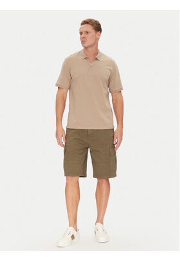 Guess Jeans Szorty materiałowe M5GD45 WGCV1 Khaki Regular Fit. Kolor: brązowy. Materiał: bawełna