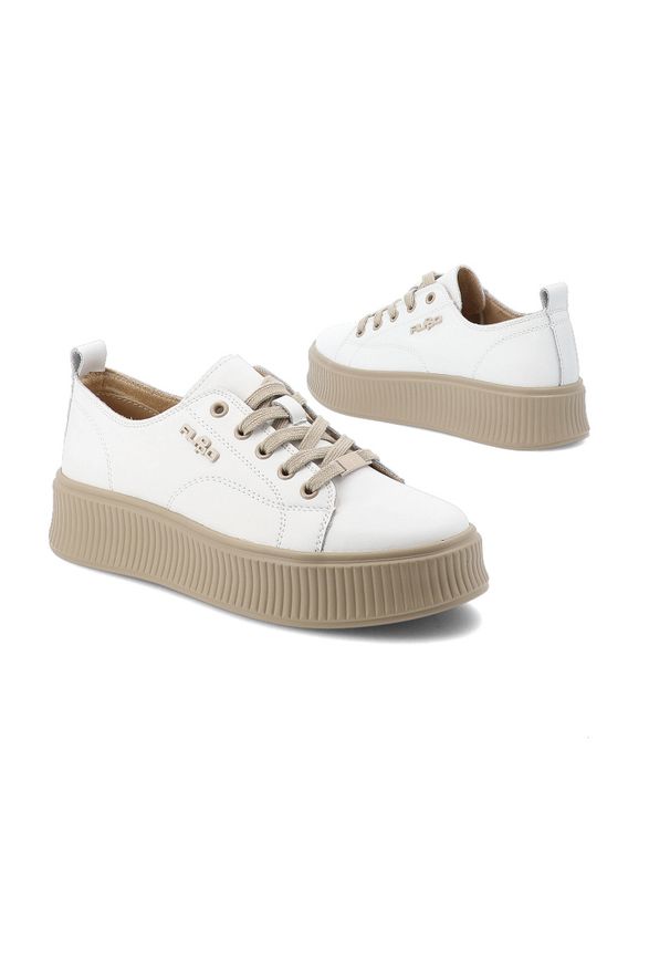 Białe Sneakersy Filippo Modne Buty Damskie. Okazja: na co dzień. Zapięcie: sznurówki. Kolor: biały. Materiał: skóra, jeans. Szerokość cholewki: normalna. Obcas: na platformie