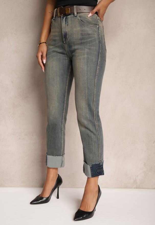 Renee - Niebiesko-Szare Jeansy High Waist z Bawełny z Efektem Postarzenia i Modnym Paskiem Rilelle. Stan: podwyższony. Kolor: niebieski