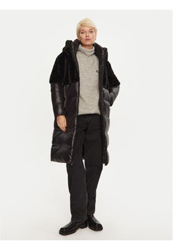 Blauer Płaszcz zimowy 24WBLDK02556 Czarny Regular Fit. Kolor: czarny. Materiał: syntetyk. Sezon: zima