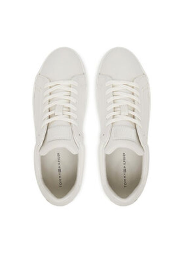 TOMMY HILFIGER - Tommy Hilfiger Sneakersy Court Best Tumbled Lth FM0FM05324 Écru. Kolor: kremowy. Materiał: skóra