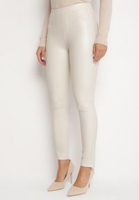 Born2be - Ciemnobeżowe Legginsy z Ekoskóry z Wysokim Stanem i Imitacją Kieszeni Merievia. Okazja: na co dzień. Stan: podwyższony. Kolor: beżowy. Sezon: zima. Styl: elegancki, casual, klasyczny #1