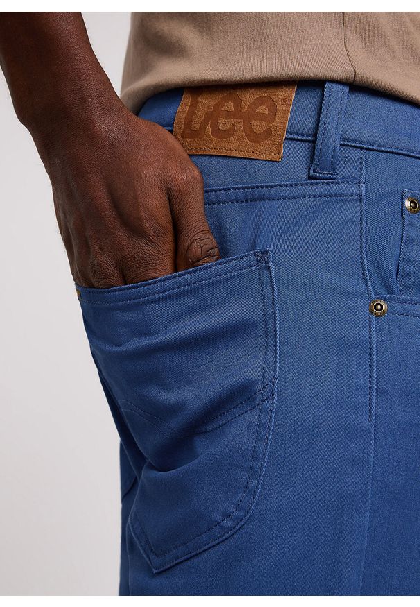 Lee - LEE DAREN ZIP FLY MĘSKIE SPODNIE MATERIAŁOWE CHINO CHINOSY DRAMA BLUE 112349220 L707016069