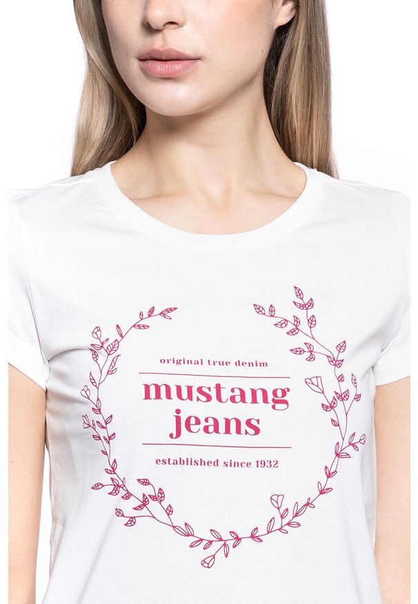 Mustang - T-SHIRT DAMSKI MUSTANG ALINA C PRINT CLOUD DANCER 1010748 2020. Wzór: nadruk