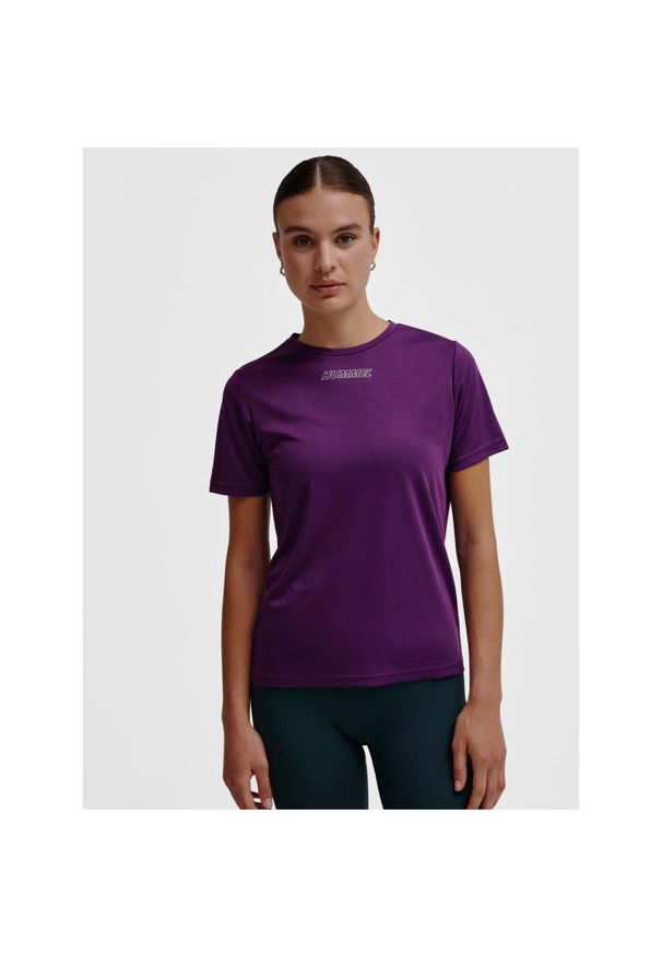 Koszulka damska Hummel Tola. Kolor: fioletowy. Sport: piłka nożna, fitness