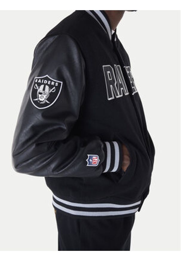 New Era Kurtka bomber New Era NFL Las Vegas Raiders Varsity 60596371 Czarny Regular Fit. Kolor: czarny. Materiał: syntetyk