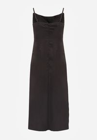 Born2be - Czarna Sukienka na Ramiączkach z Marszczeniem Rosalinve. Kolor: czarny. Materiał: materiał. Długość rękawa: na ramiączkach. Styl: elegancki #4