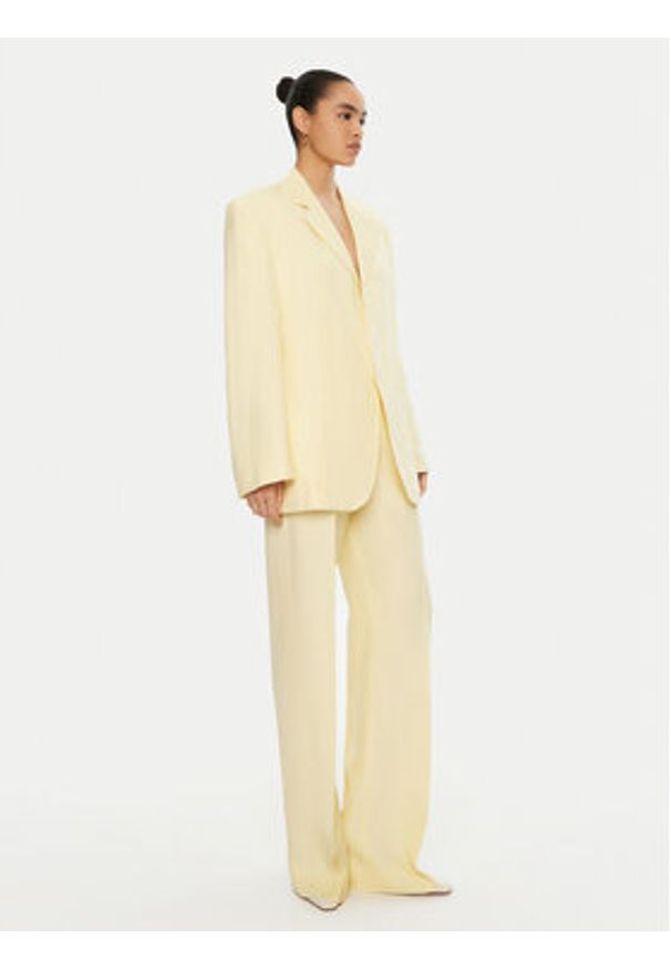 JACQUEMUS Spodnie materiałowe 24E241PA003 Żółty Regular Fit. Kolor: żółty. Materiał: wiskoza