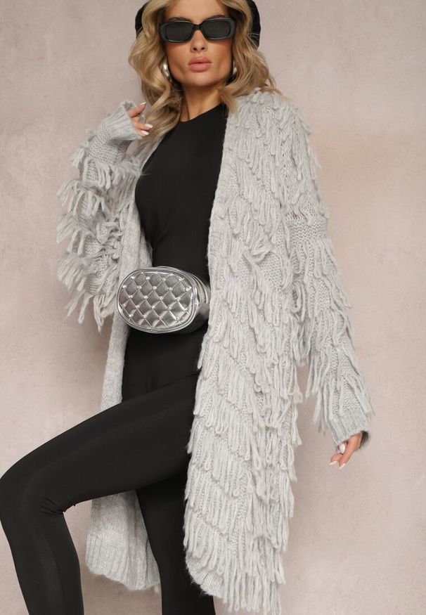 Renee - Szary Niezapinany Kardigan w Ozdobne Frędzle Massawa. Kolor: szary. Styl: elegancki