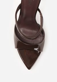 Renee - Brązowe Eleganckie Klapki na Szpilce z Noskiem w Szpic i Dwoma Paseczkami Sarrelle. Kolor: brązowy. Obcas: na szpilce. Styl: elegancki. Wysokość obcasa: średni #9