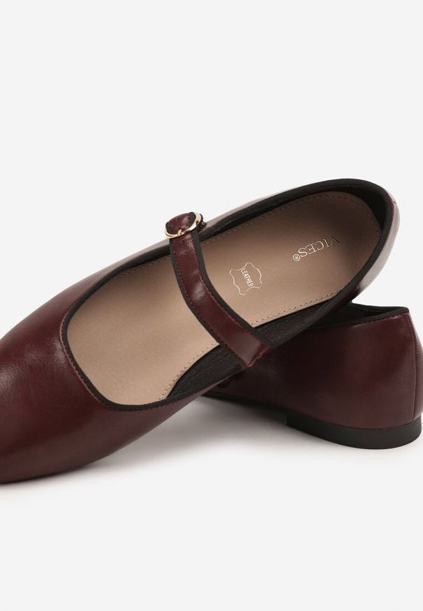Renee - Bordowe Balerinki Vices z Wkładką ze Skóry Naturalnej Ozdobione Paskiem Patantie. Okazja: na co dzień, na randkę. Zapięcie: pasek. Kolor: czerwony. Materiał: skóra. Wzór: aplikacja. Styl: casual, elegancki, klasyczny