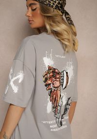 Renee - Szara Koszulka Oversize z Bawełny Zdobiona Nadrukiem Nilravia. Okazja: na co dzień. Kolor: szary. Materiał: bawełna. Wzór: aplikacja, nadruk. Styl: casual, elegancki #4