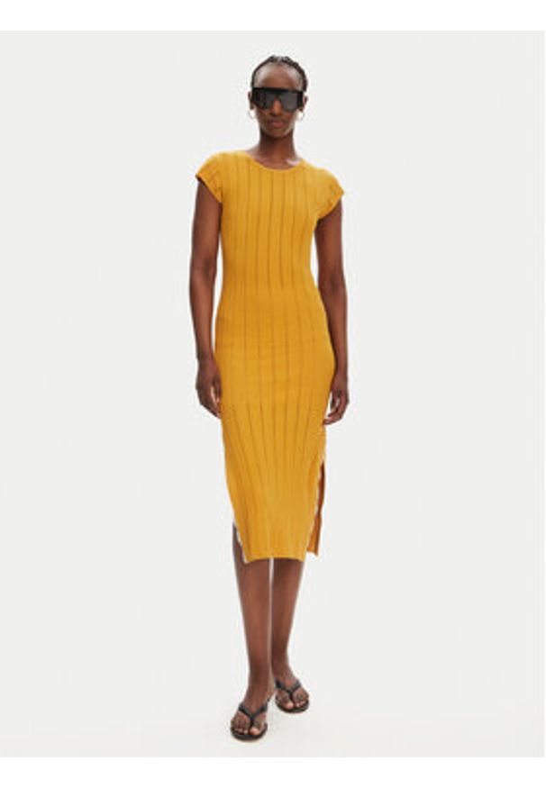 Pinko - PINKO Sukienka dzianinowa 104745 A2FR Brązowy Regular Fit. Kolor: brązowy. Materiał: wiskoza