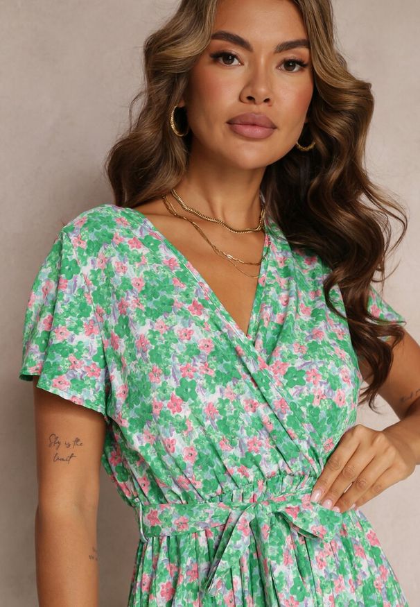 Renee - Zielona Plisowana Sukienka Maxi w Kwiatki z Gumką w Talii Ikama. Kolor: zielony. Materiał: materiał. Wzór: kwiaty. Długość: maxi