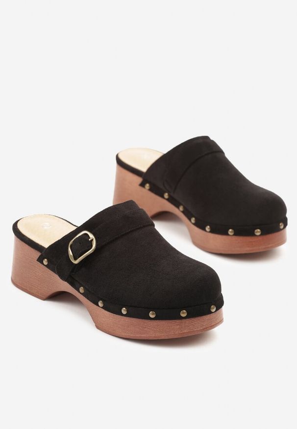 Born2be - Czarne Klapki w Stylu Chodaków z Klamrami Galitelia. Okazja: na co dzień, na spacer. Kolor: czarny. Sezon: lato, wiosna. Obcas: na obcasie. Styl: elegancki, casual. Wysokość obcasa: średni