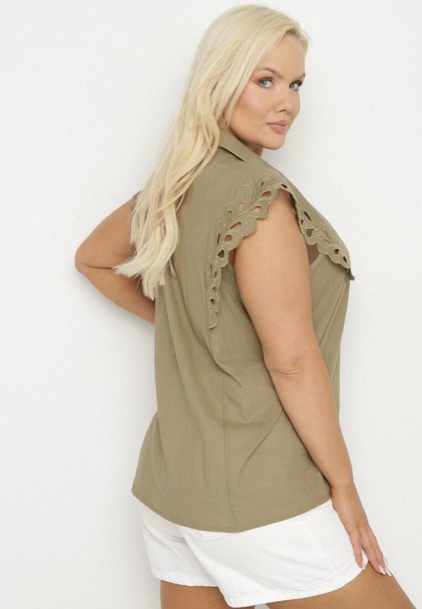 Born2be - Zielona Bawełniana Koszula z Lnem i Ażurowymi Rękawami Tolarra. Okazja: na co dzień. Kolor: zielony. Materiał: len, bawełna. Wzór: ażurowy. Sezon: wiosna, lato. Styl: casual