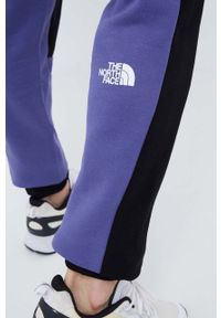 The North Face spodnie dresowe bawełniane kolor fioletowy wzorzyste. Kolor: fioletowy. Materiał: bawełna, dresówka #5