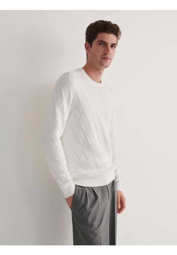 Reserved - Strukturalny sweter - złamana biel. Materiał: dzianina, bawełna