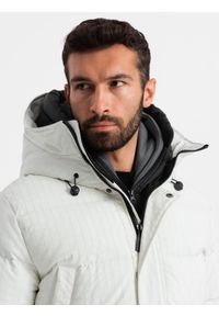 Ombre Clothing - Męska długa kurtka parka ze strukturalnej tkaniny – biała V1. Kolor: biały. Materiał: tkanina. Długość: długie. Wzór: aplikacja #3