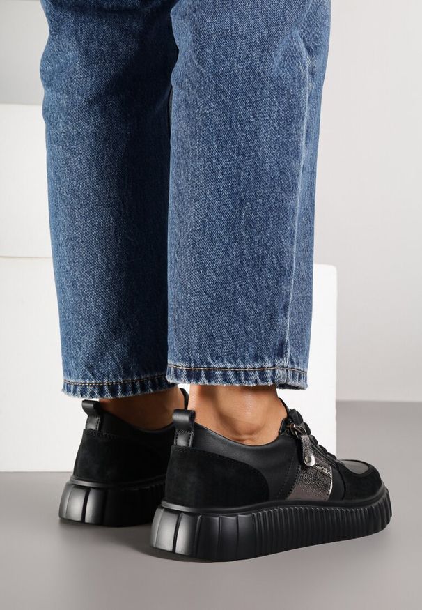 Renee - Czarne Sneakersy ze Skóry Naturalnej z Metalicznym Zdobieniem Zorentee. Okazja: na spacer, na co dzień. Kolor: czarny. Materiał: skóra. Wzór: aplikacja. Sport: turystyka piesza