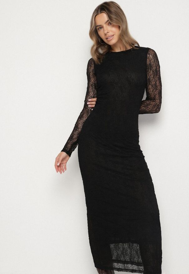 Born2be - Czarna Dopasowana Sukienka Koronkowa z Długim Rękawem Zenika. Kolor: czarny. Materiał: koronka. Długość rękawa: długi rękaw. Wzór: koronka. Sezon: wiosna, zima, jesień. Styl: elegancki