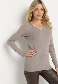 Born2be - Ciemnoszary Sweter Klasyczny z Trójkątnym Dekoltem z Domieszką Kaszmiru Taielle. Okazja: do pracy, na co dzień. Kolor: beżowy. Materiał: kaszmir. Styl: klasyczny #7